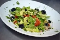 Овощной салат с осьминогами