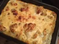 Цветная капуста в сливочном соусе, запеченная с сыром