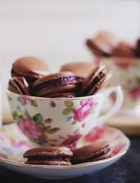 Пирожные макароны с шоколадом