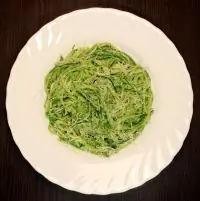 Паста из цукини с йогуртовым соусом