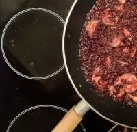 Императорский (черный) рис с королевскими креветками