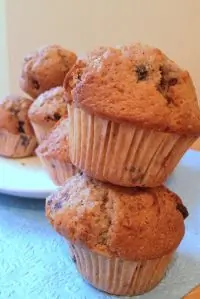 Шоколадные маффины с ягодами