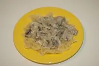 Фарфалле со свининой в грибном соусе