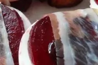 Запеченная свекла с козьим сыром и карамелью из бальзамического уксуса