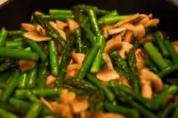 Киш со спаржей и грибами