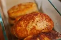 Нежные куриные котлеты с беконом