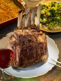 Говяжья корейка с гратеном из батата и брюссельской капустой