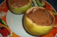 Мороженое в яблоке с корицей