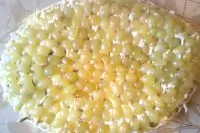 Салат с курицей и сладким виноградом