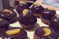 Мандариновые кексы с шоколадной глазурью