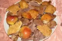 Гусь в тесте, фаршированный яблоками