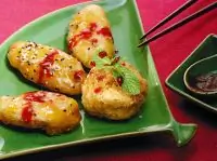 Бананы в карамели с жареным мороженым