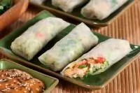 Вьетнамский ролл с крабом, манго и имбирем