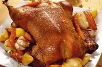 Рождественский гусь с овощами