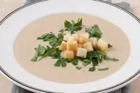 Крем-суп из белых грибов с трюфельными крутонами