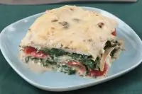 Лазанья с рикоттой, шпинатом и черри