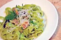 Зеленая паста феттучини карбонара