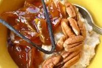 Овсяная каша с ванилью, кумкватом и пеканом