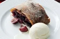 Штрудель с вишней