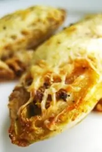 Цикорий, запеченный с сыром и красный вином