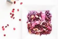 Салат из краснокачанной капусты с грушами и курицей