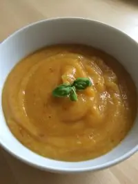 Крем-суп из кабачков с шафраном