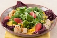 Салат корн с морским гребешком и манговым соусом