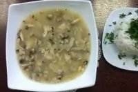 Куриный суп с лимонной травой и лаймом