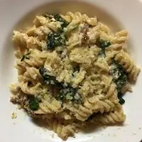 Фузилли с рикоттой и шпинатом
