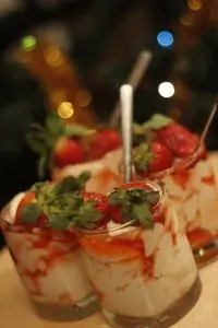 Сливочная панна-котта с клубникой