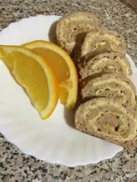 Мясной рулет из фарша с яйцом