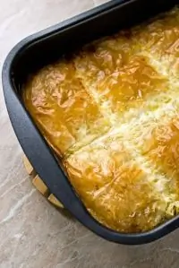 Яблочный пирог из теста фило с орехами