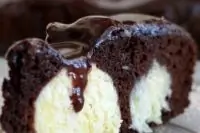 Шоколадный пирог с творожными шариками