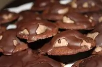 Шоколадное печенье с меренгами