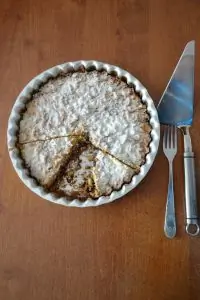 Пирог со смородиновым вареньем