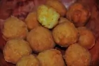 Жареные сырные шарики