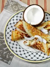 Рисовые блины с кокосовой начинкой