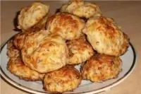 Сырная закуска с колбасой