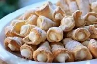 Слоеные трубочки со сливочным кремом