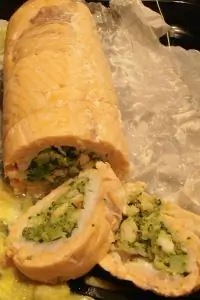 Жаркое из лосося и баккала с начинкой из красных креветок