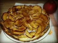 Яблочный пирог с сахарной пудрой