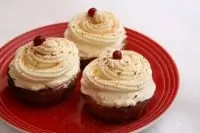 Банановые кексы с орехами и сырным кремом