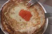 Тонкие кружевные дрожжевые блины