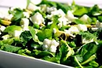 Салат из зеленого горошка, авокадо и зелени