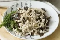 Перловая каша с грибами в горшочке