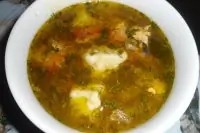 Суп с клецками и куриными рулетиками