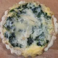 Ореховая тарталетка с горгонзолой и шпинатом