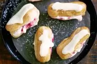 Эклеры с малиновым кремом и белым шоколадом