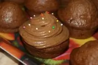 Шоколадные капкейки со сметанным кремом