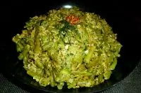 Стручковая фасоль с яйцом и грецким орехом